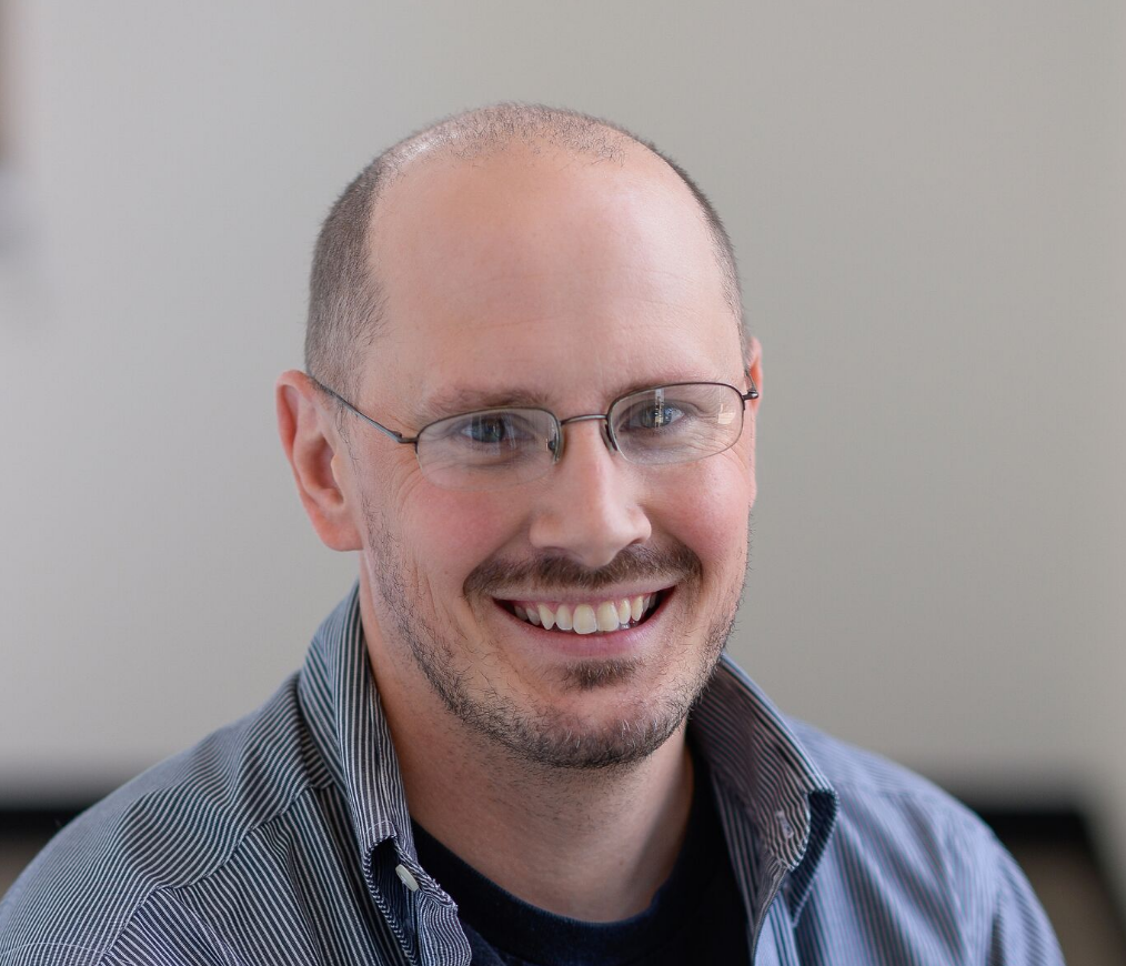 aaron couch smiling